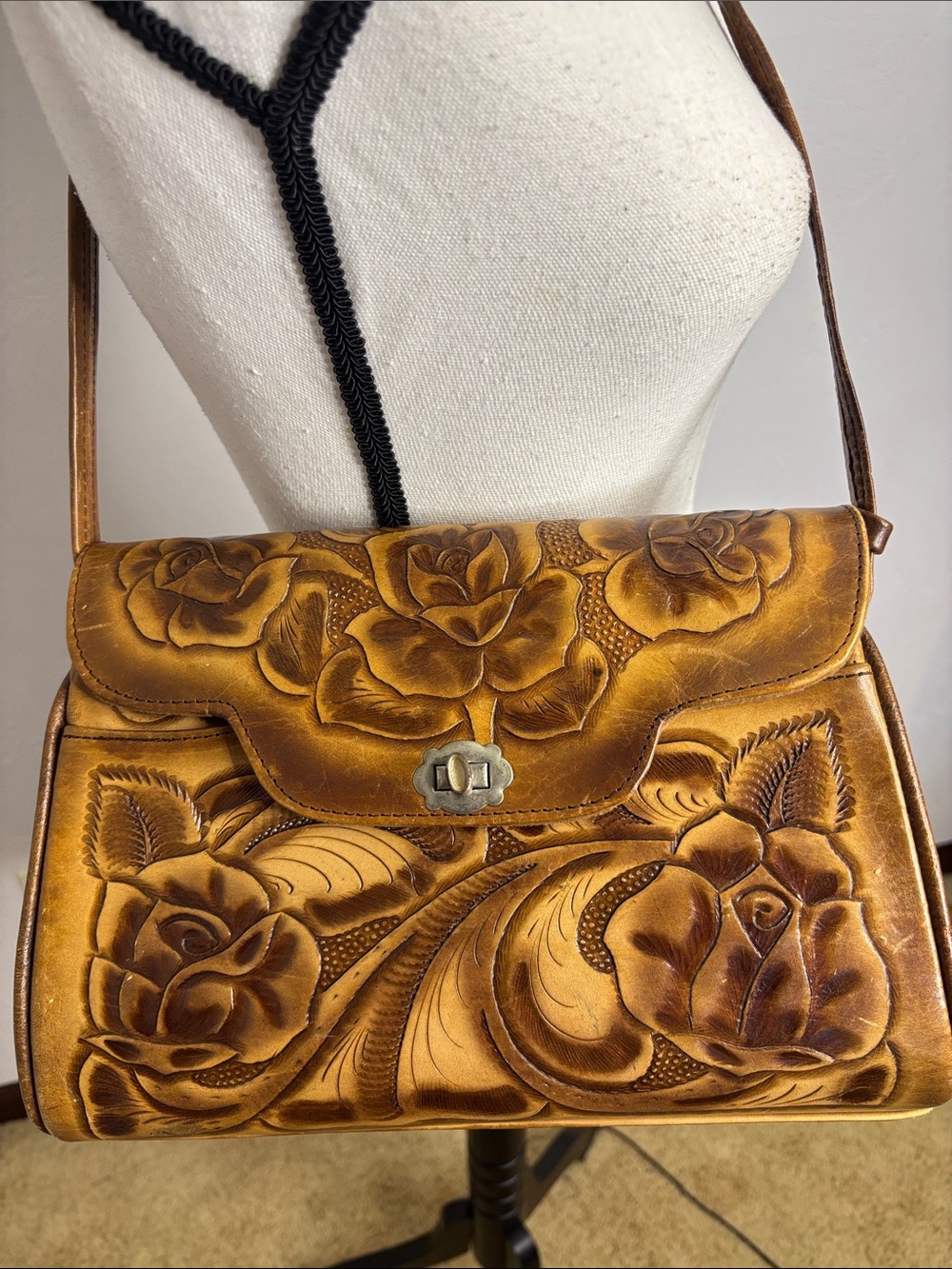 Vintage Mexican Hand-Tooled Brown Leather Floral Crossbody or Shoulder Bag - Picture 2 of 15